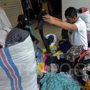 pakaian pria layak pakai